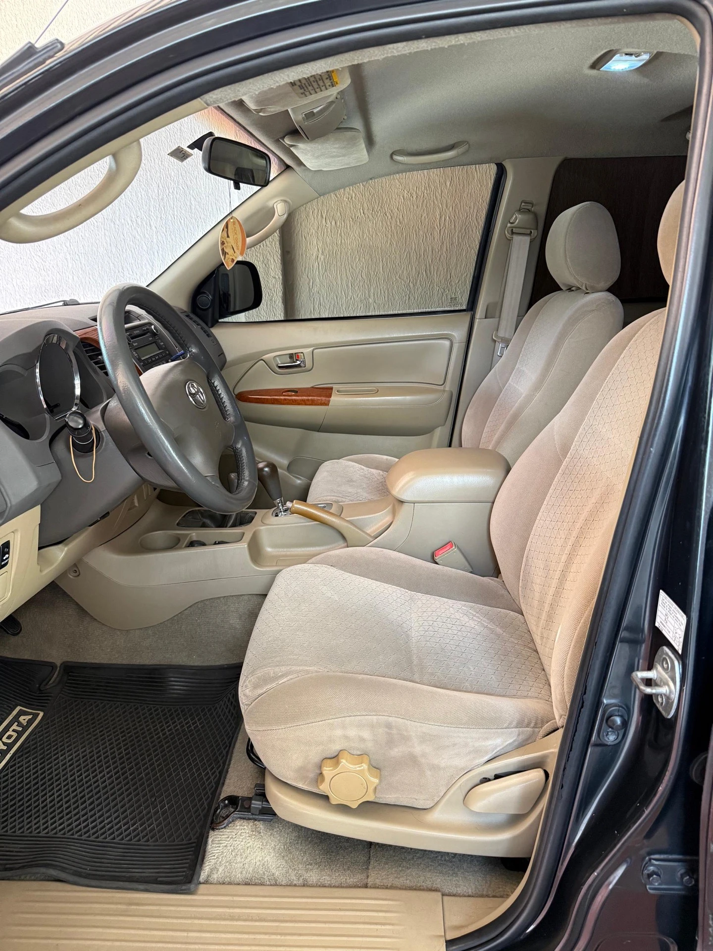 2009 Toyota Fortuner SR — foto 6