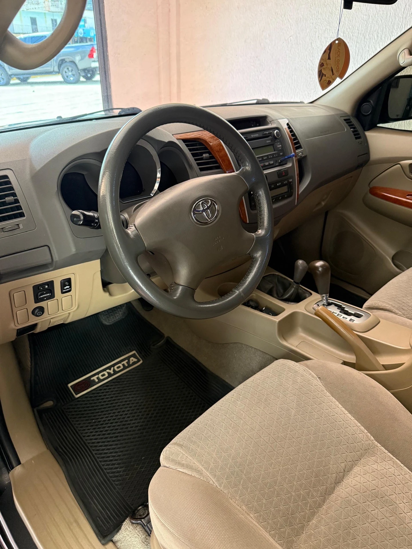 2009 Toyota Fortuner SR — foto 7