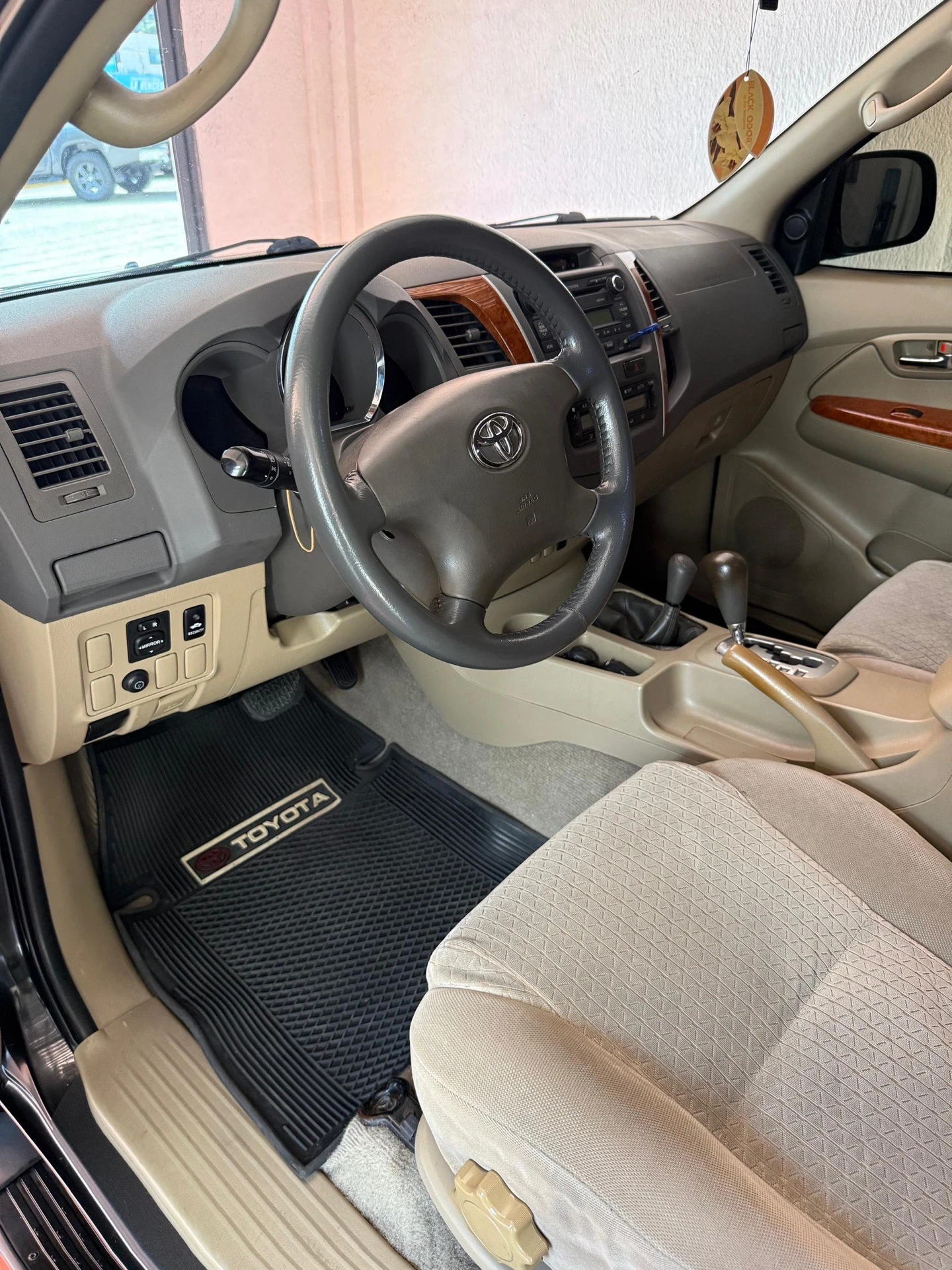 2009 Toyota Fortuner SR — foto 8