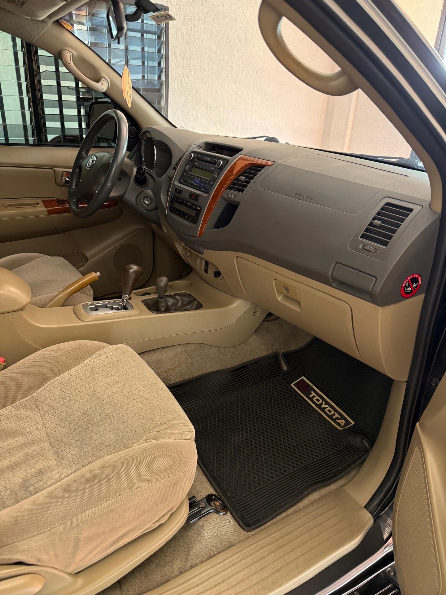 2009 Toyota Fortuner SR — foto 9