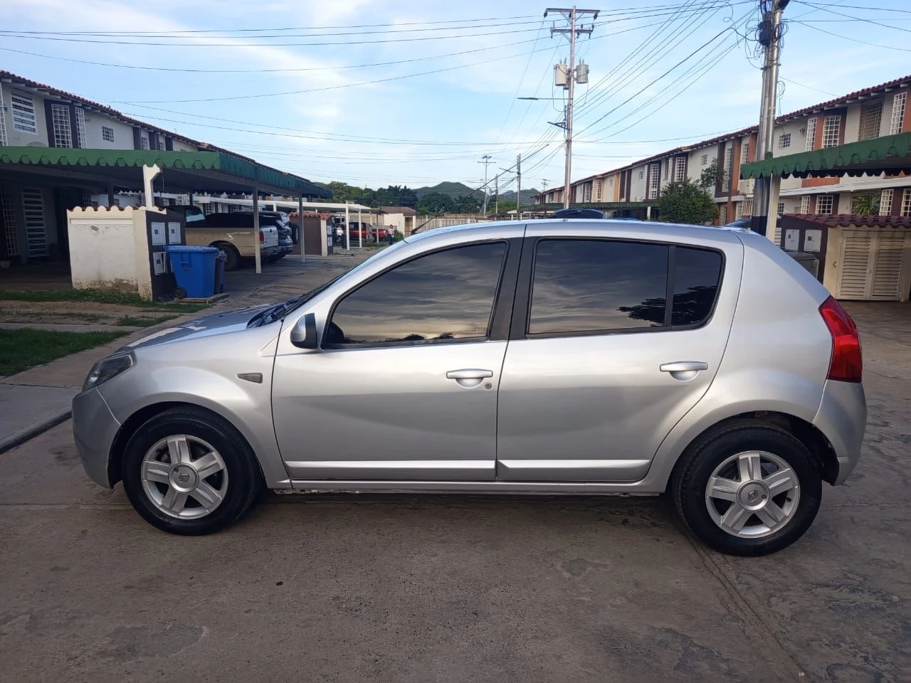 2009 Renault Sandero — foto 2