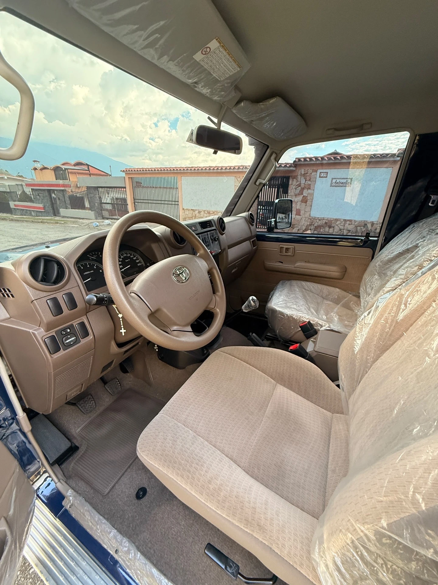 2017 Toyota Macho LX japonés — foto 16