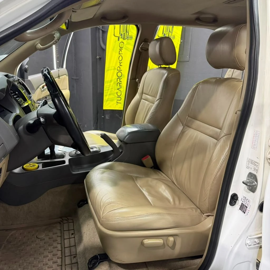 2012 Toyota Fortuner SR — foto 7