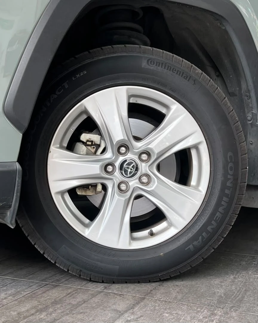 2020 Toyota RAV4 Hybrid AWD — foto 6