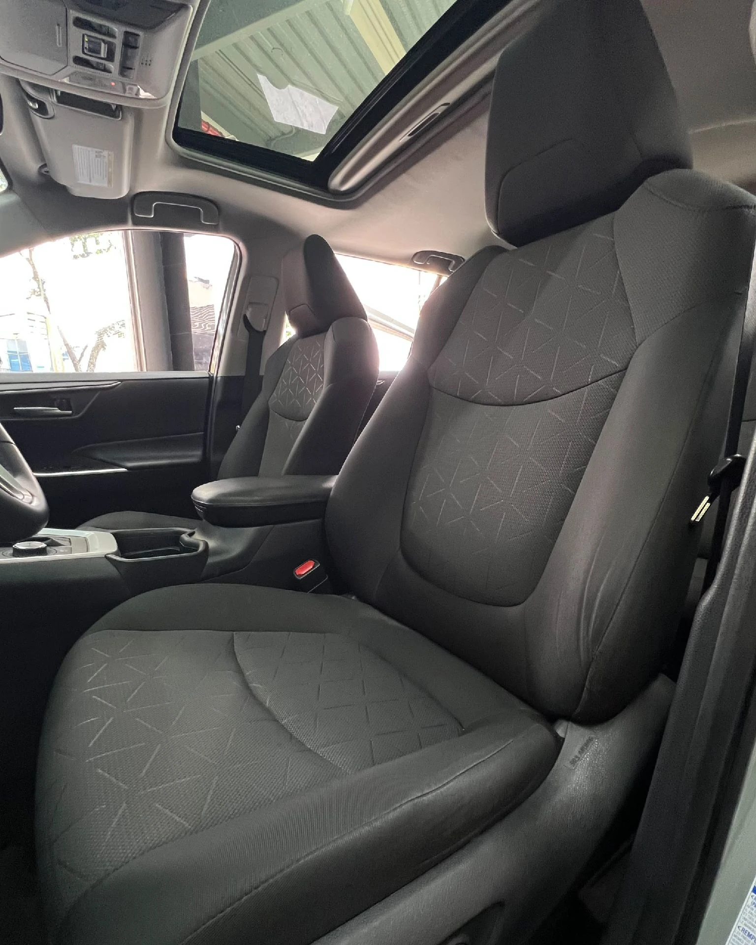 2020 Toyota RAV4 Hybrid AWD — foto 9