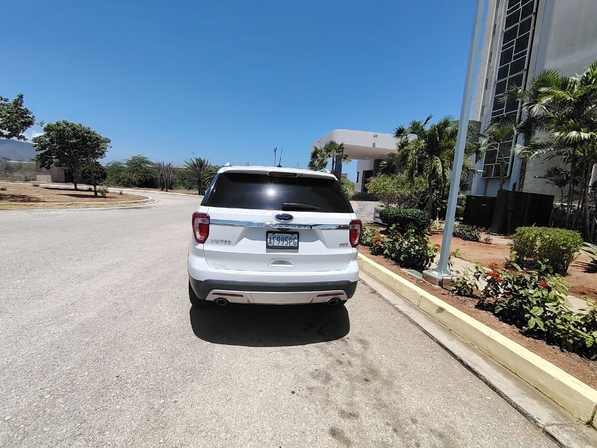 2016 Ford Explorer Límite 4x4 — foto 4