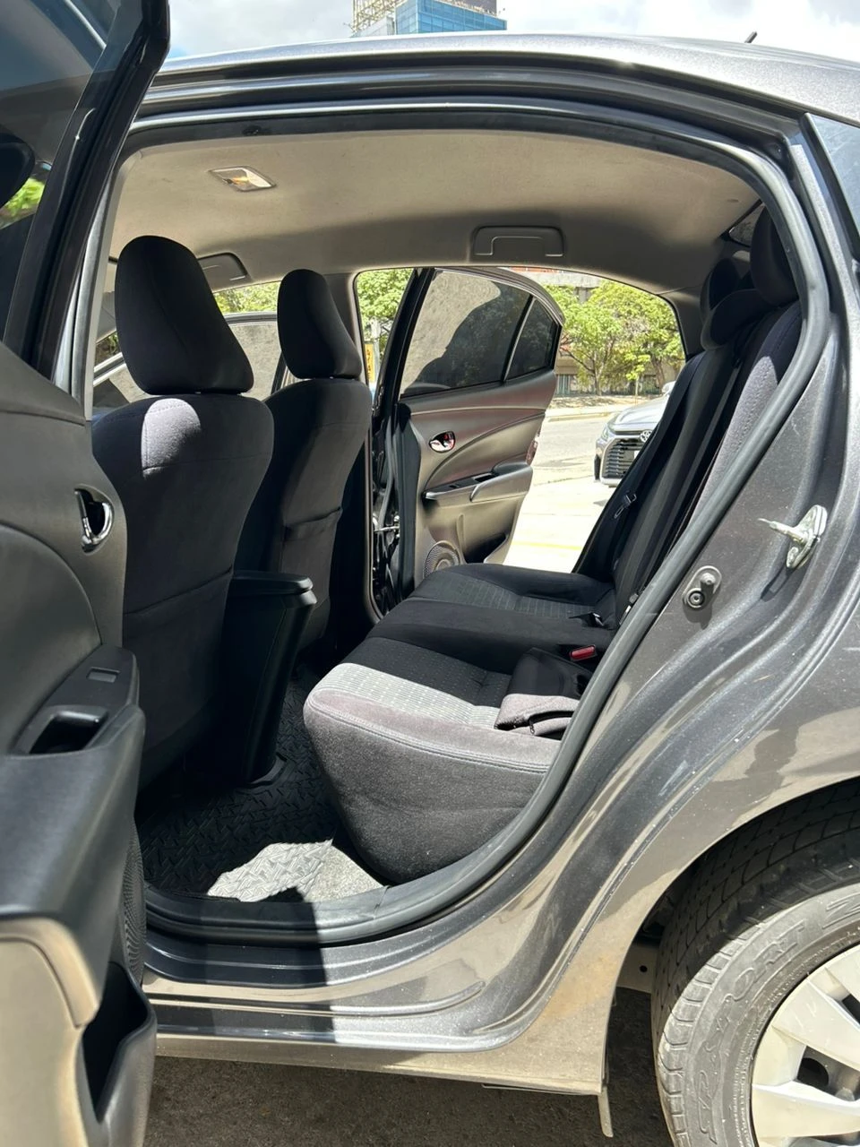 2021 Toyota Yaris E — foto 4
