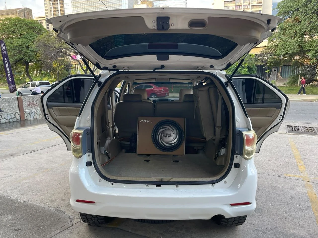 2013 Toyota Fortuner V6 SR — foto 10