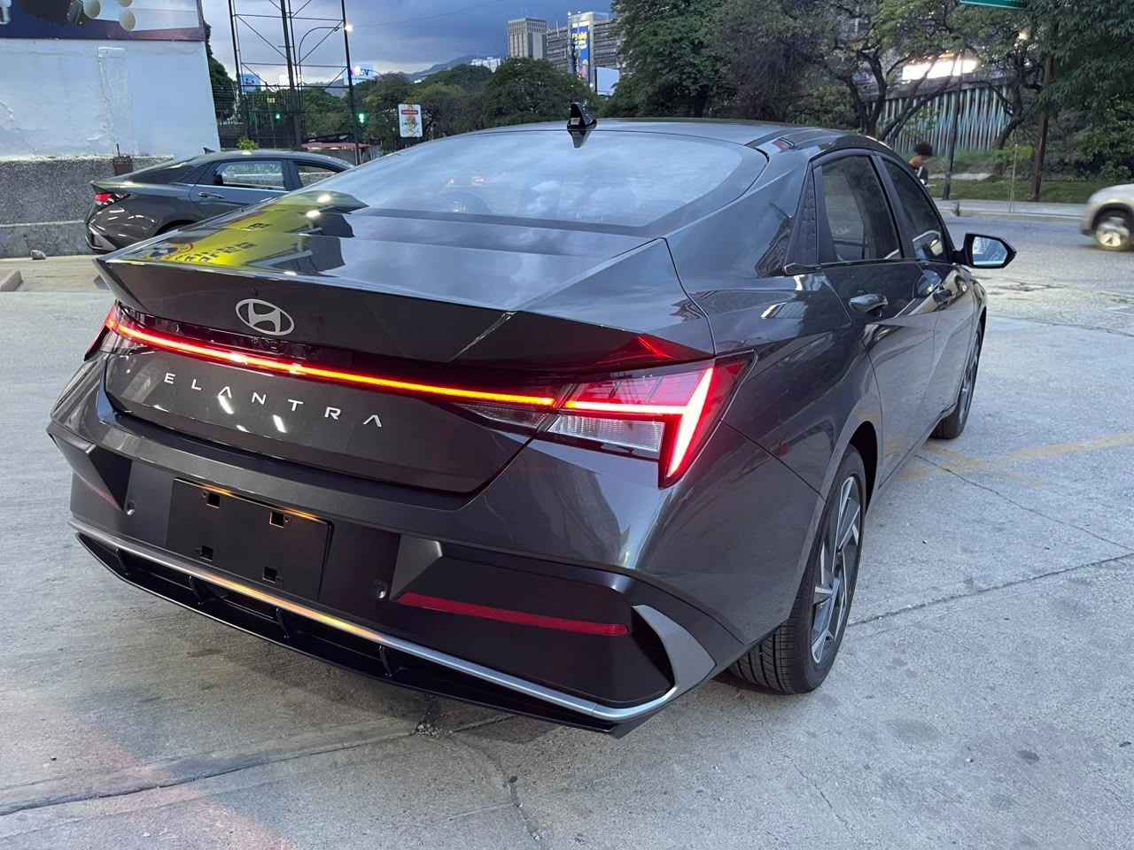 2026 Hyundai Elantra PREMIUM y Elite — foto 5