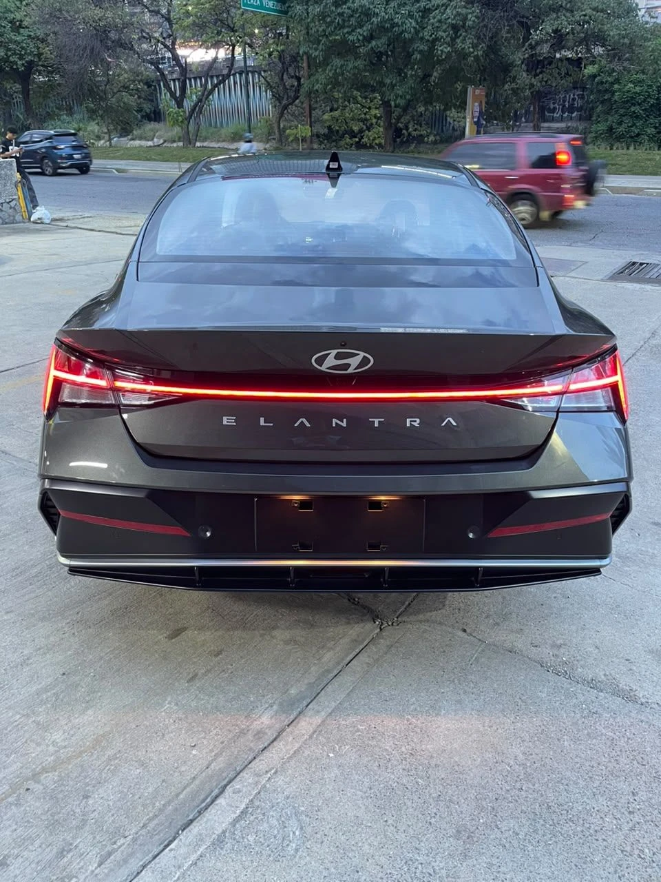 2026 Hyundai Elantra PREMIUM y Elite — foto 6