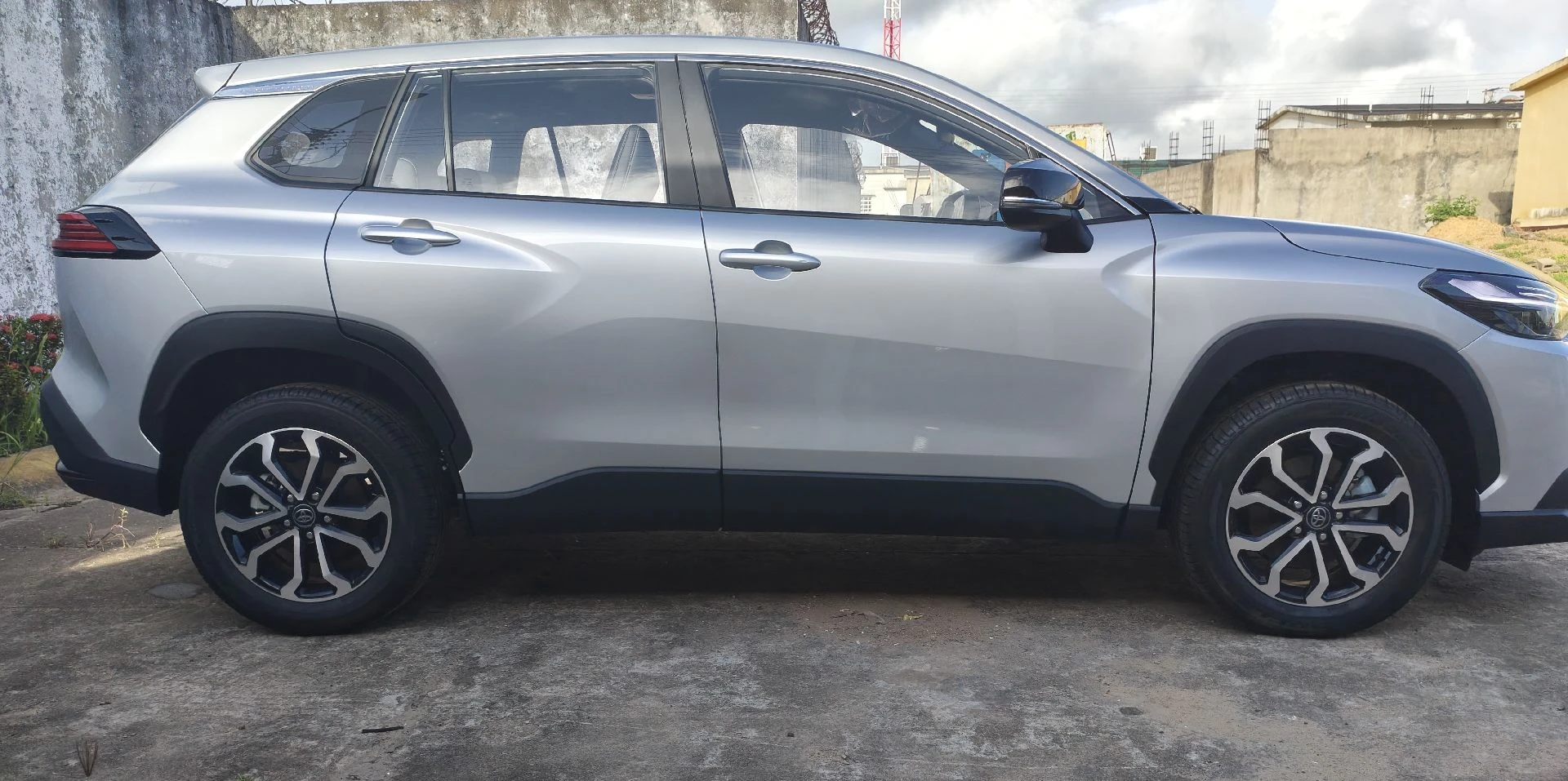 2025 Toyota Frontlander LEXURY EDITION — foto 2