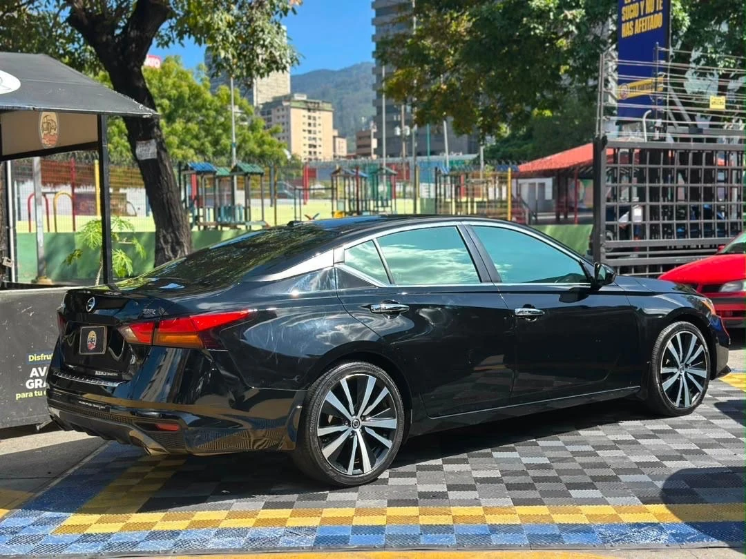 2022 Nissan Altima Sr — foto 2