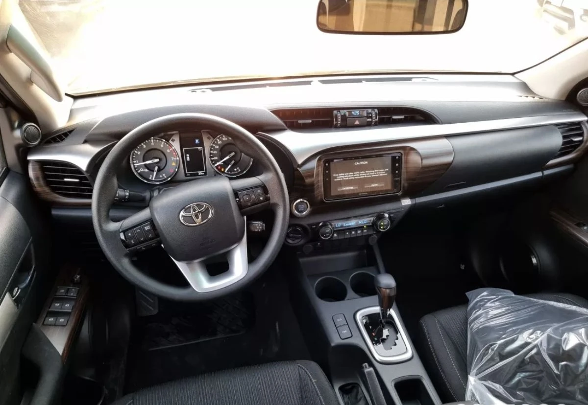 2026 Toyota Hilux 4x4 SR5 2.7lts Dubai — foto 3
