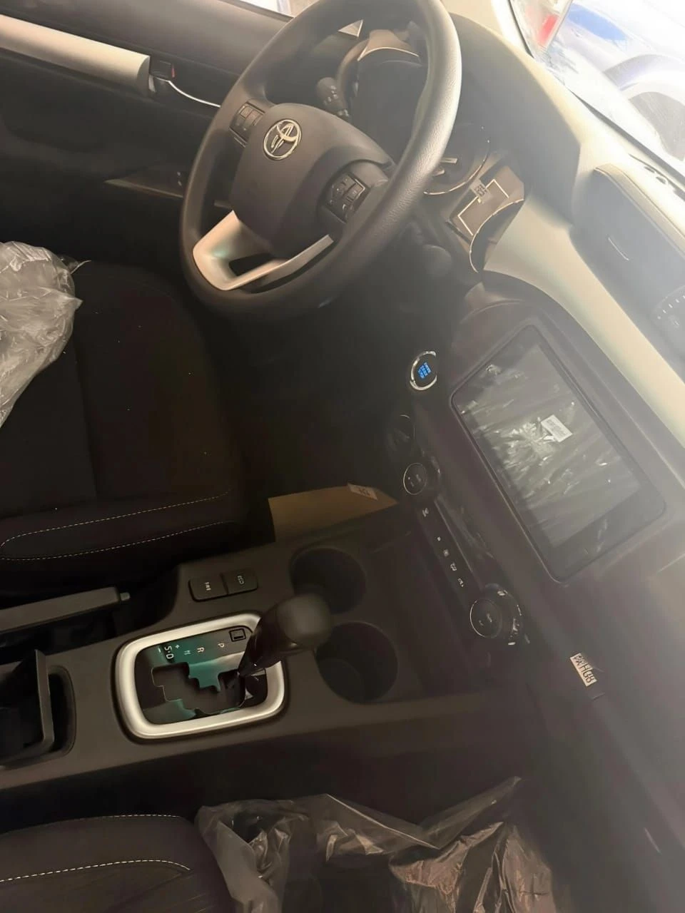 2026 Toyota Hilux 4x4 SR5 2.7lts Dubai — foto 8
