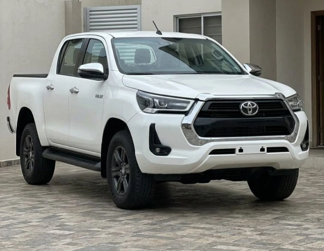 2026 Toyota Hilux 4x4 SR5 2.7lts Dubai — foto 10