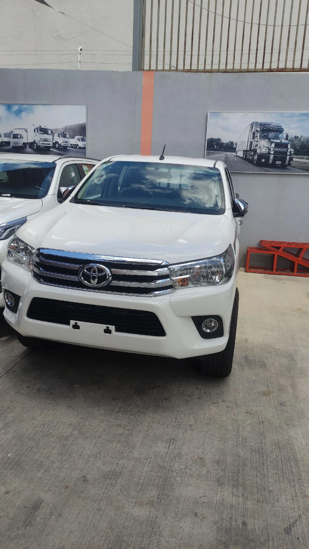 2026 Toyota Hilux 4x4 SR5 2.7lts Dubai — foto 11