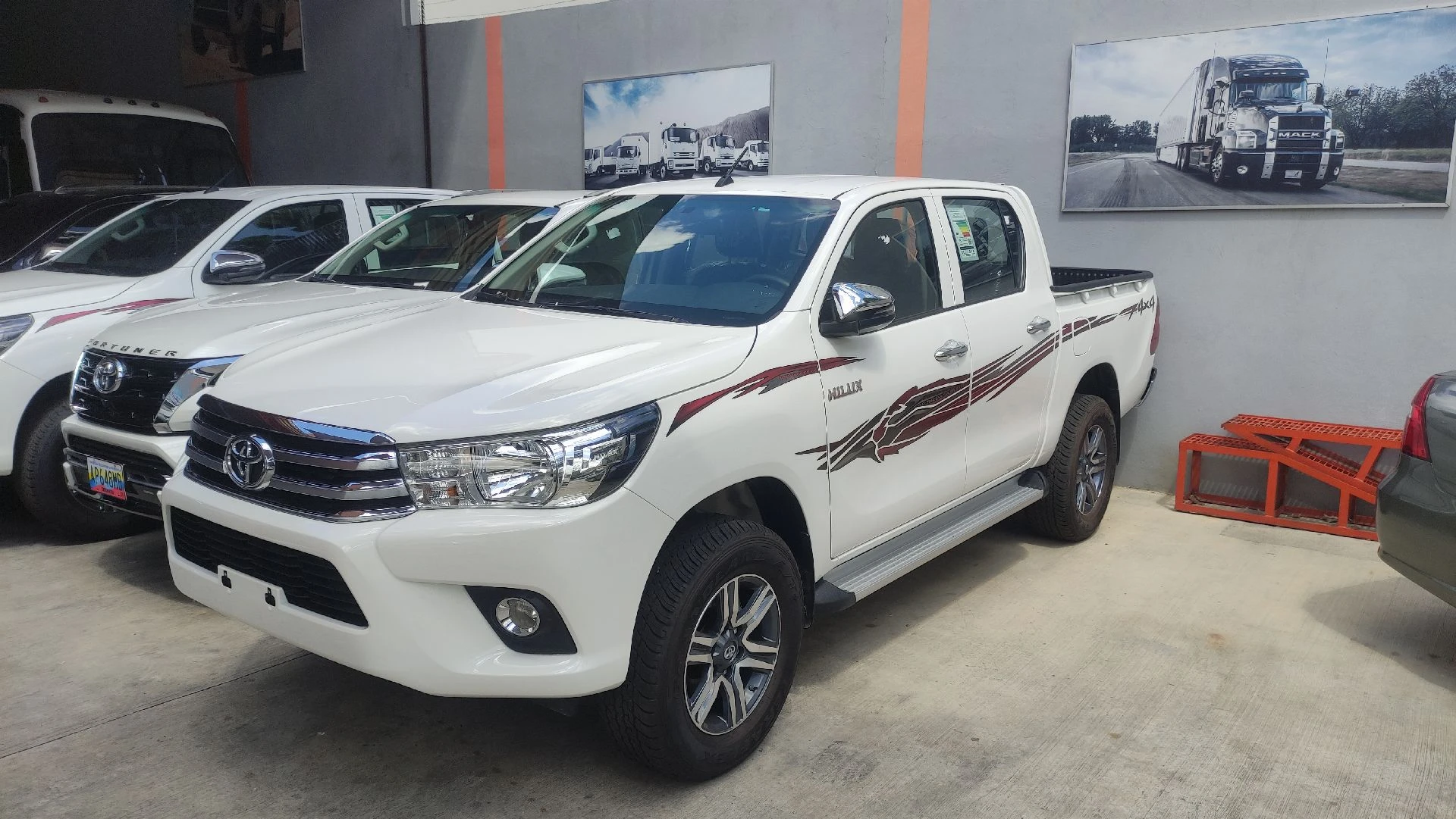 2026 Toyota Hilux 4x4 SR5 2.7lts Dubai — foto 12