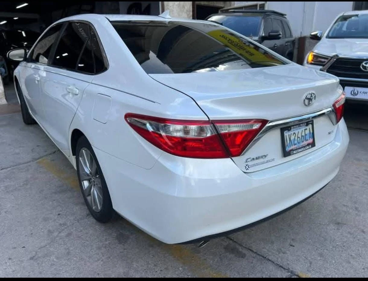 2015 Toyota Camry XSE 6V — foto 2