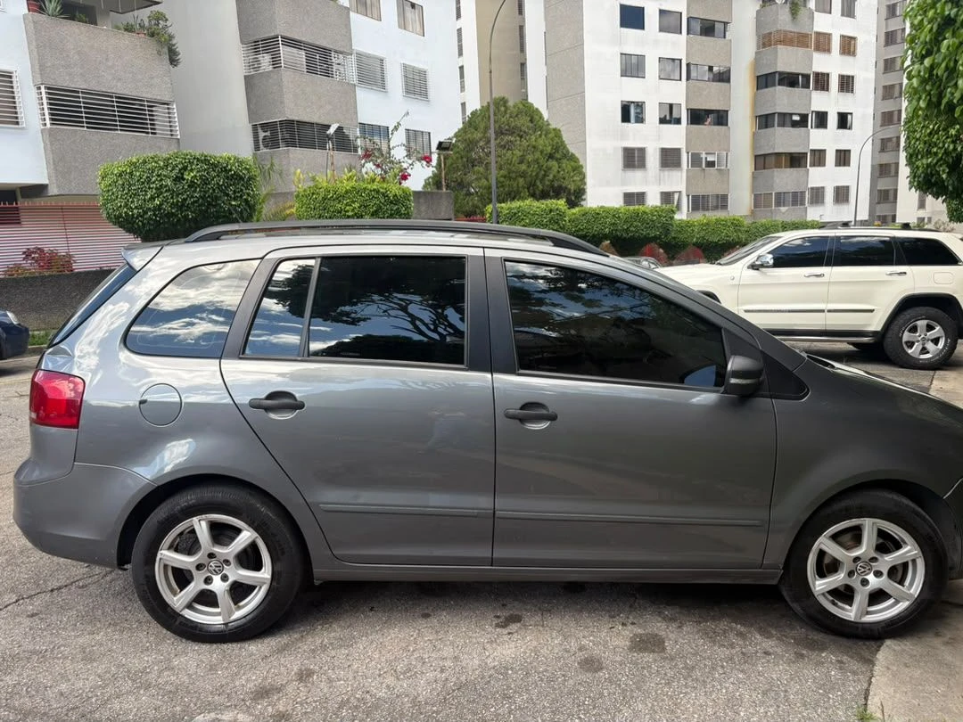 2012 Volkswagen Spacefox — photo 3