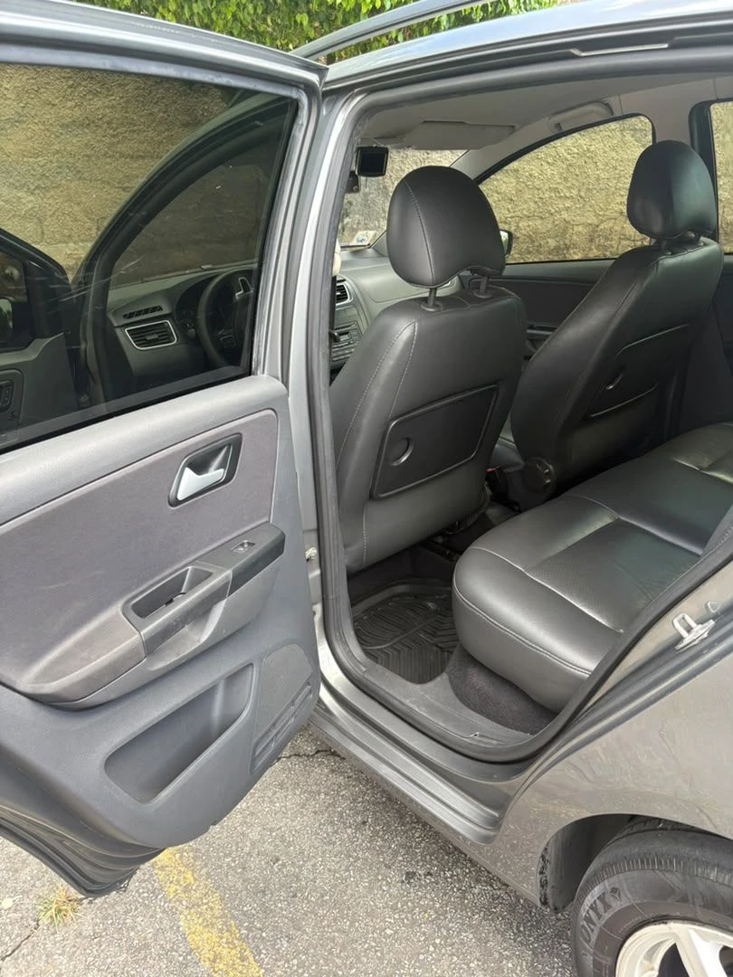2012 Volkswagen Spacefox — photo 11