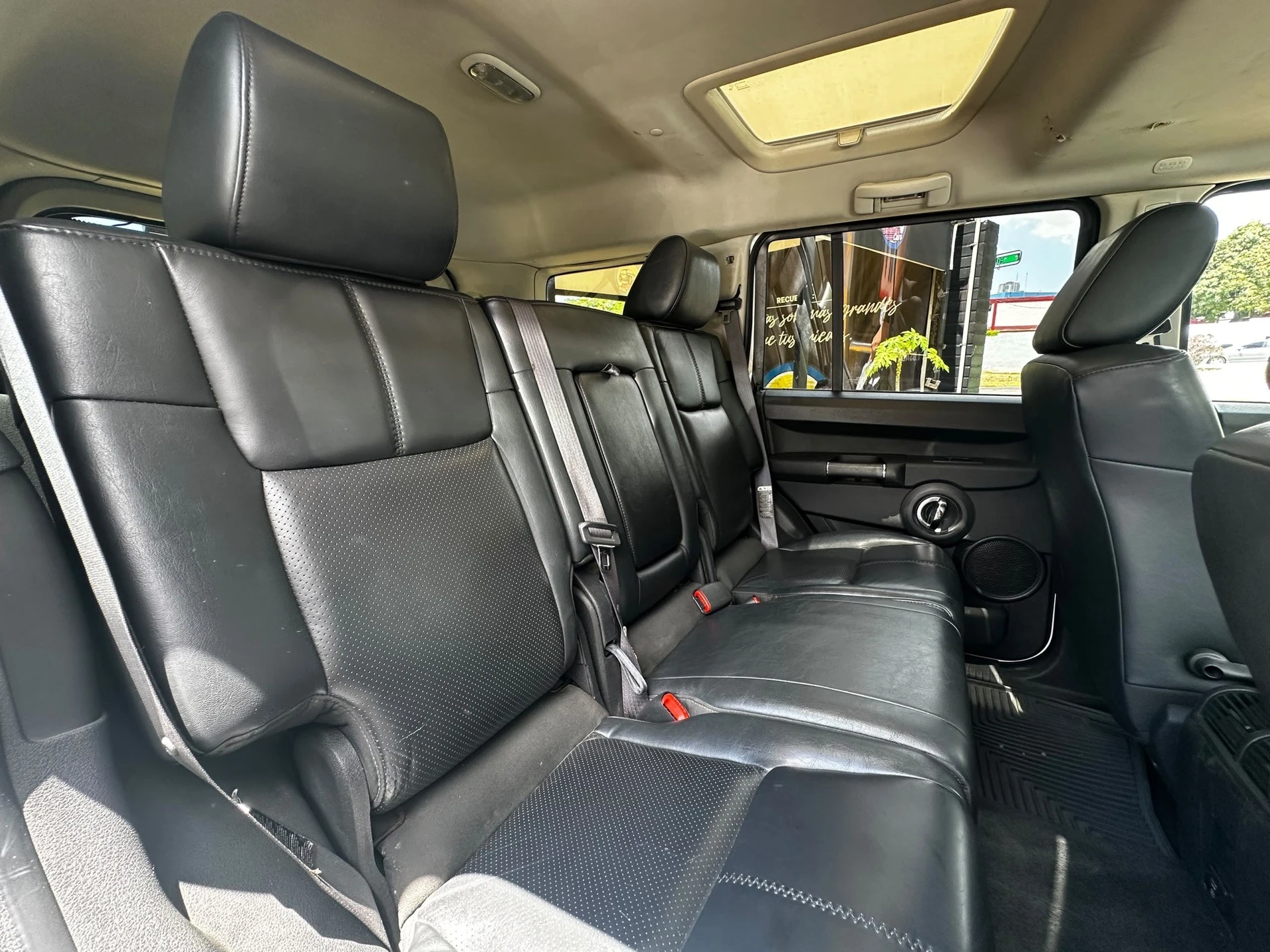 2008 Jeep Commander — photo 2