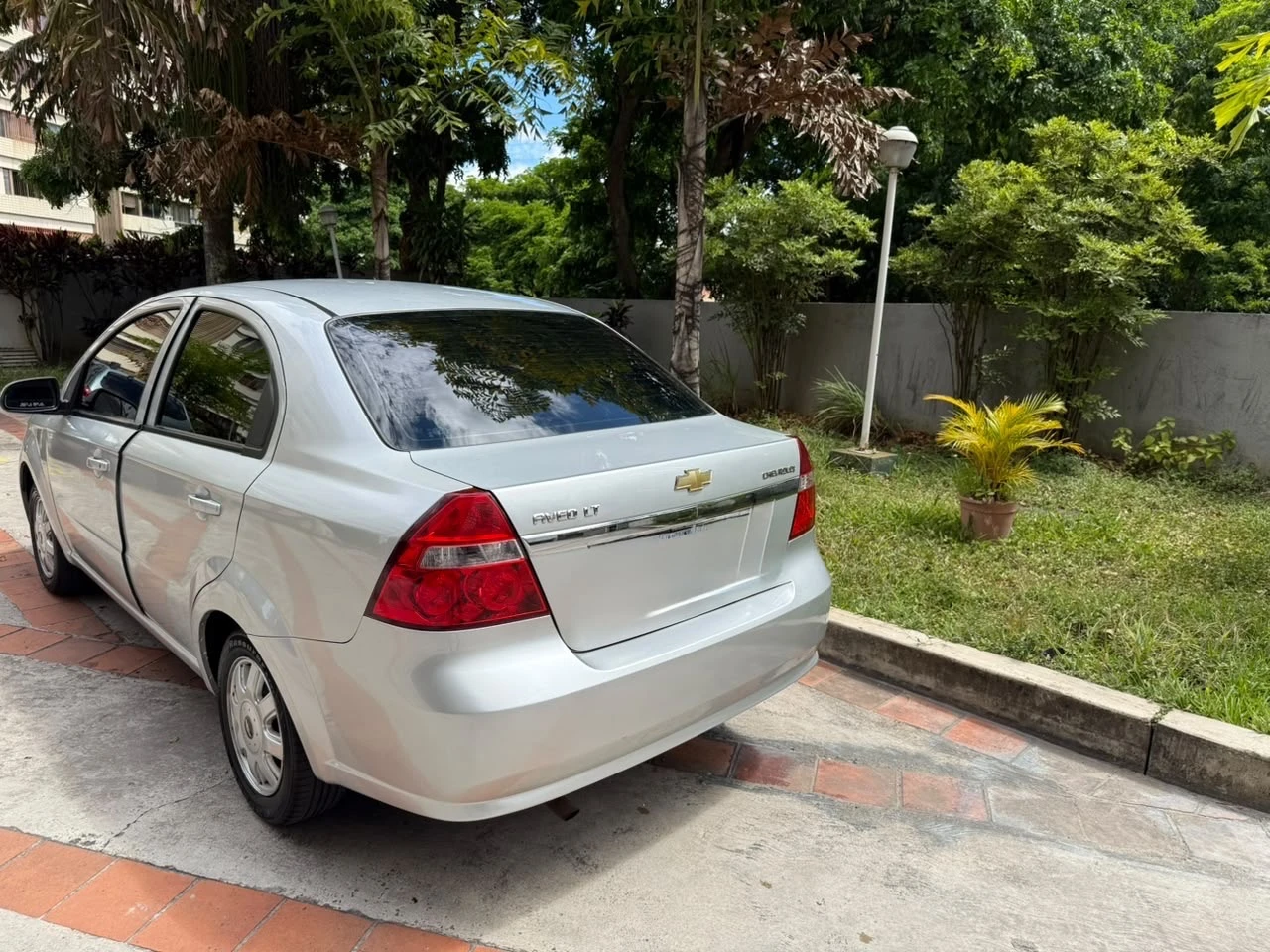 2011 Chevrolet Aveo — photo 4