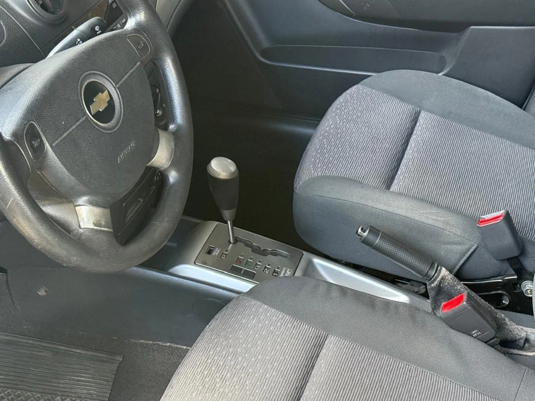 2011 Chevrolet Aveo — photo 12