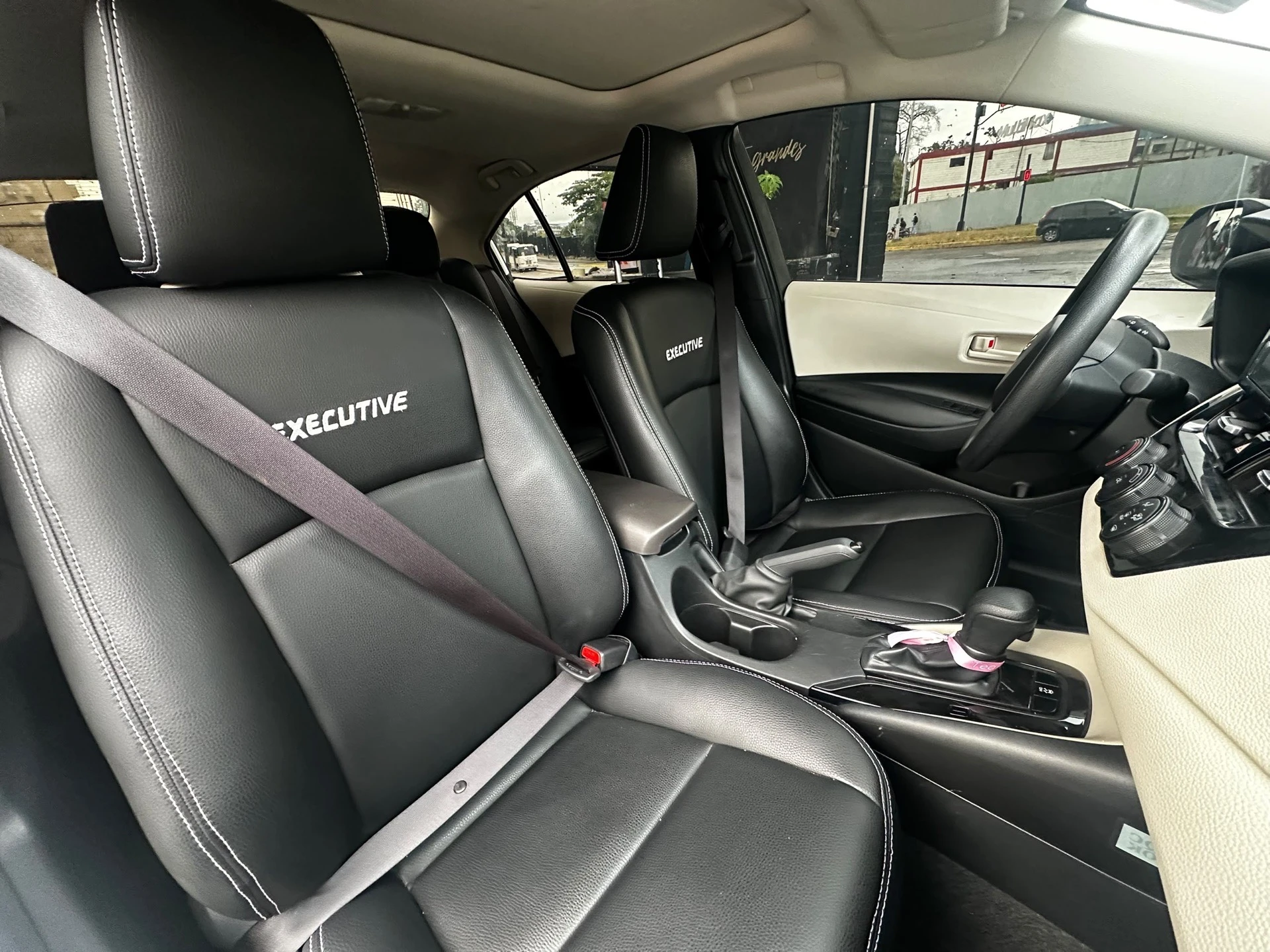 2024 Toyota Corolla EXECUTIVE — photo 4