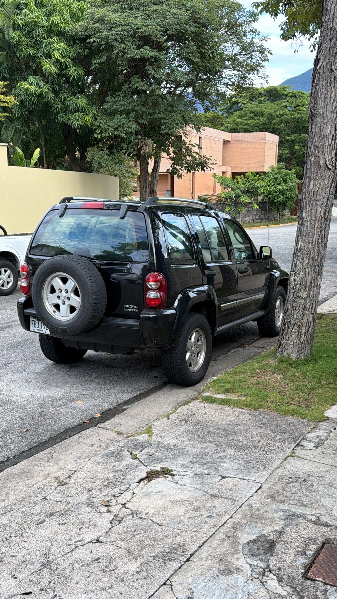 2006 Jeep Liberty LE — photo 2