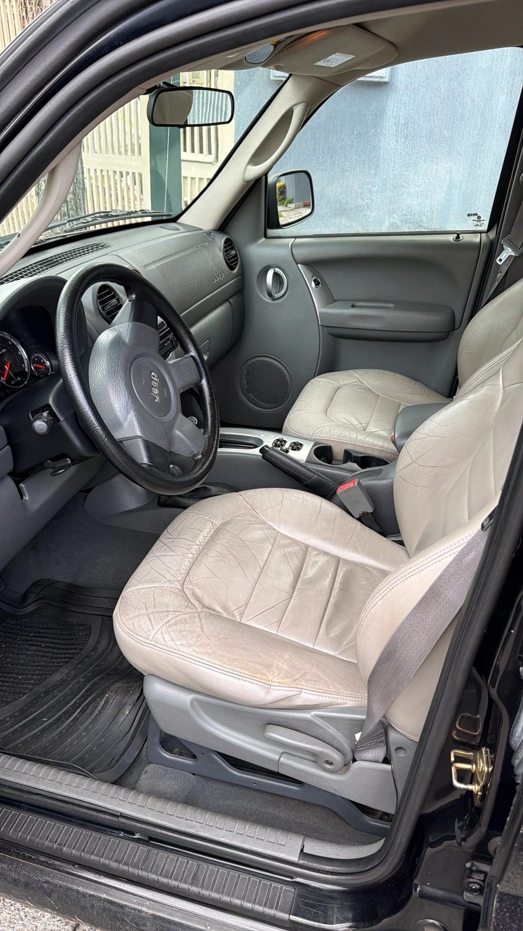 2006 Jeep Liberty LE — photo 4