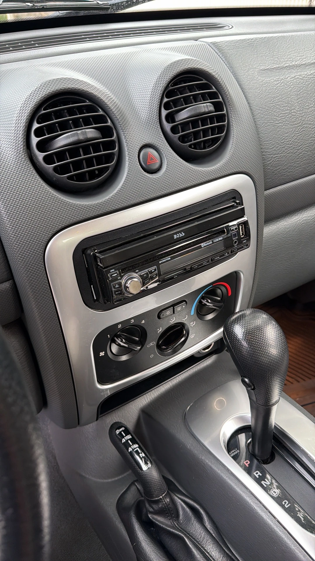 2006 Jeep Liberty LE — photo 7