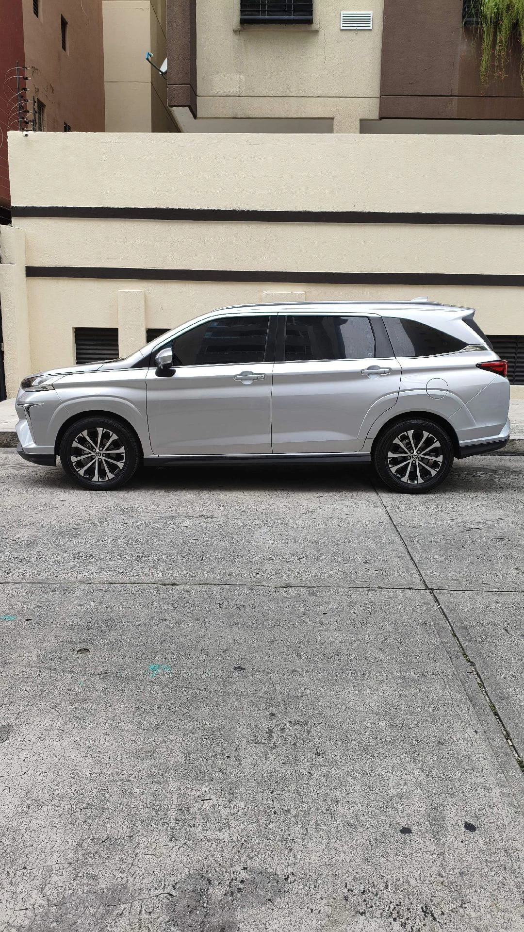 2024 Toyota Venza Premium — photo 3