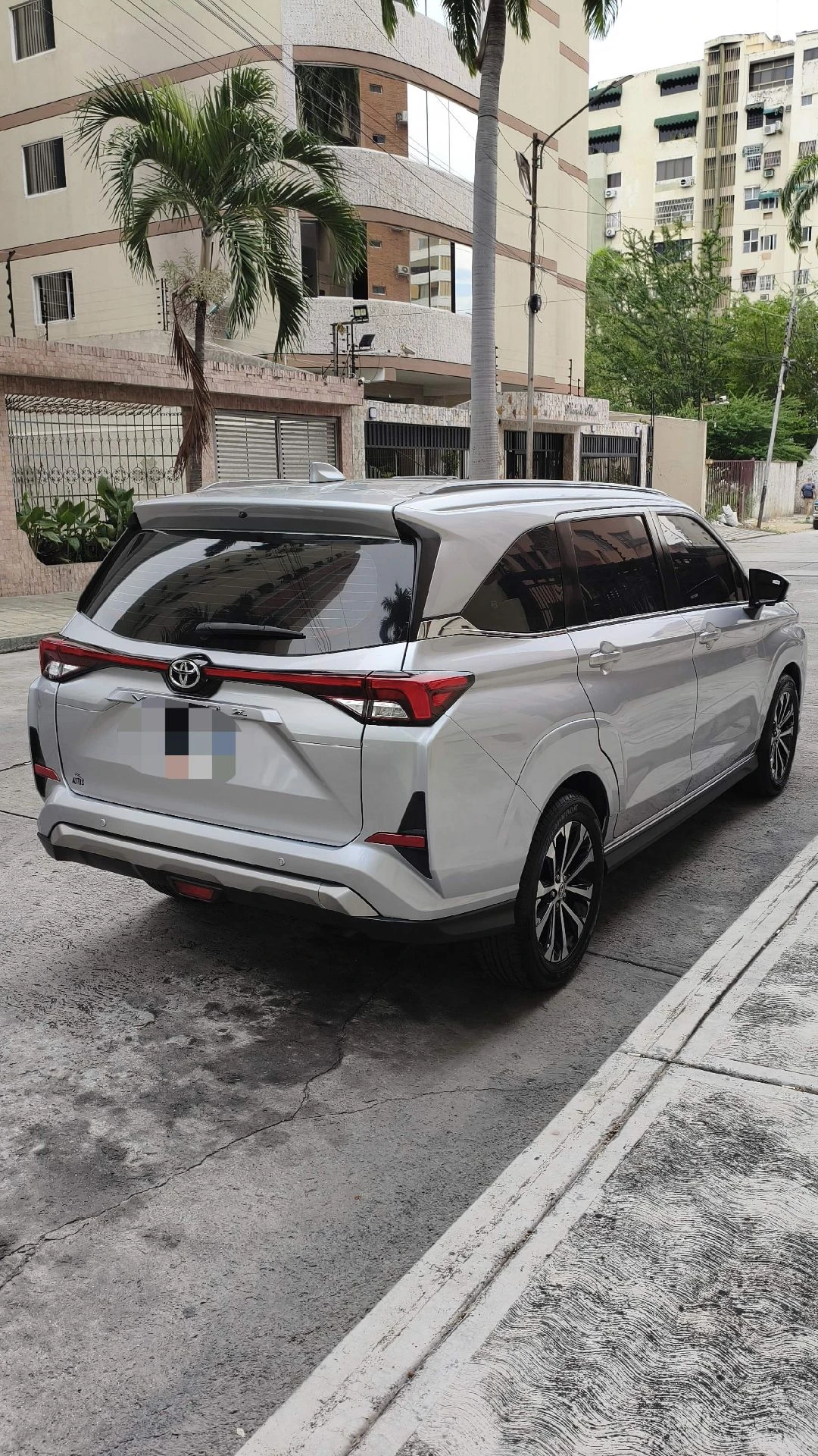 2024 Toyota Venza Premium — photo 4