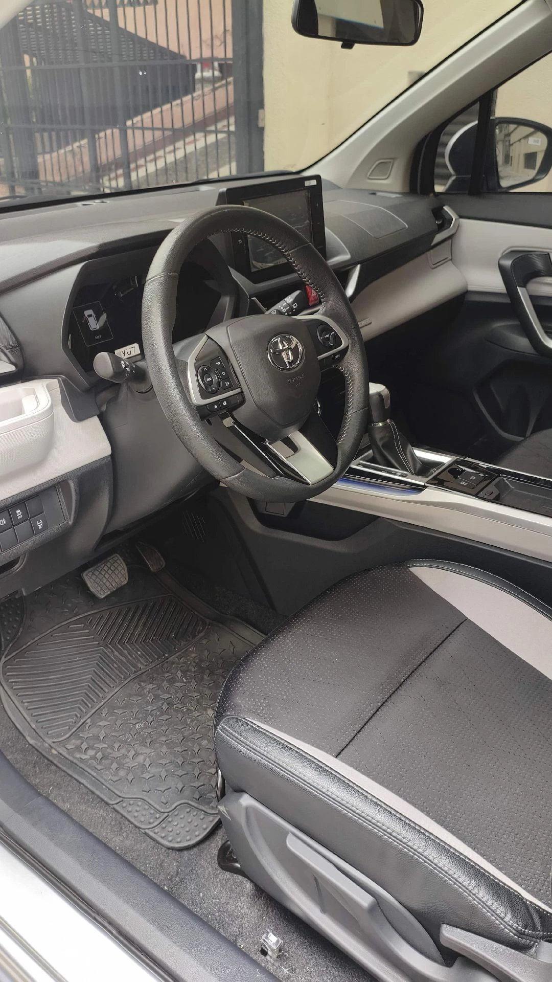 2024 Toyota Venza Premium — photo 6