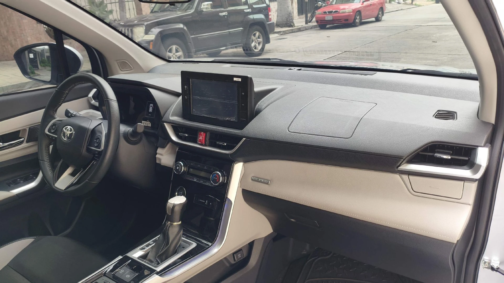 2024 Toyota Venza Premium — photo 8