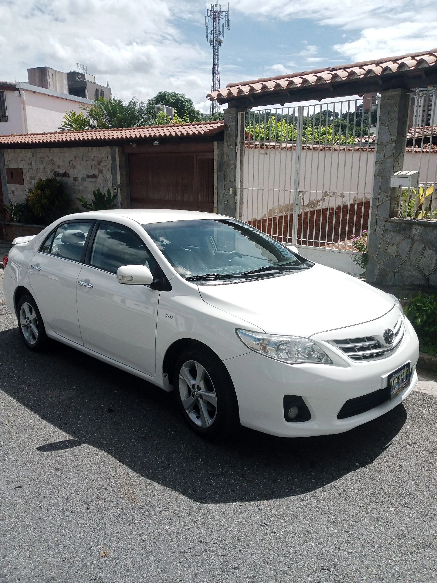 2014 Toyota Corolla GLi — photo 4