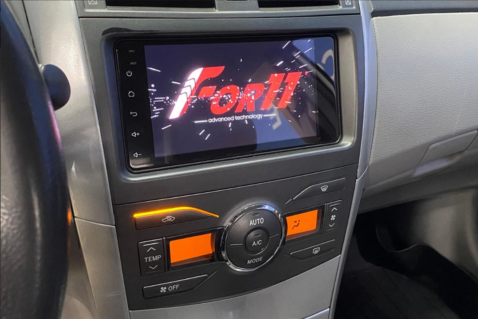 2014 Toyota Corolla GLi — photo 7