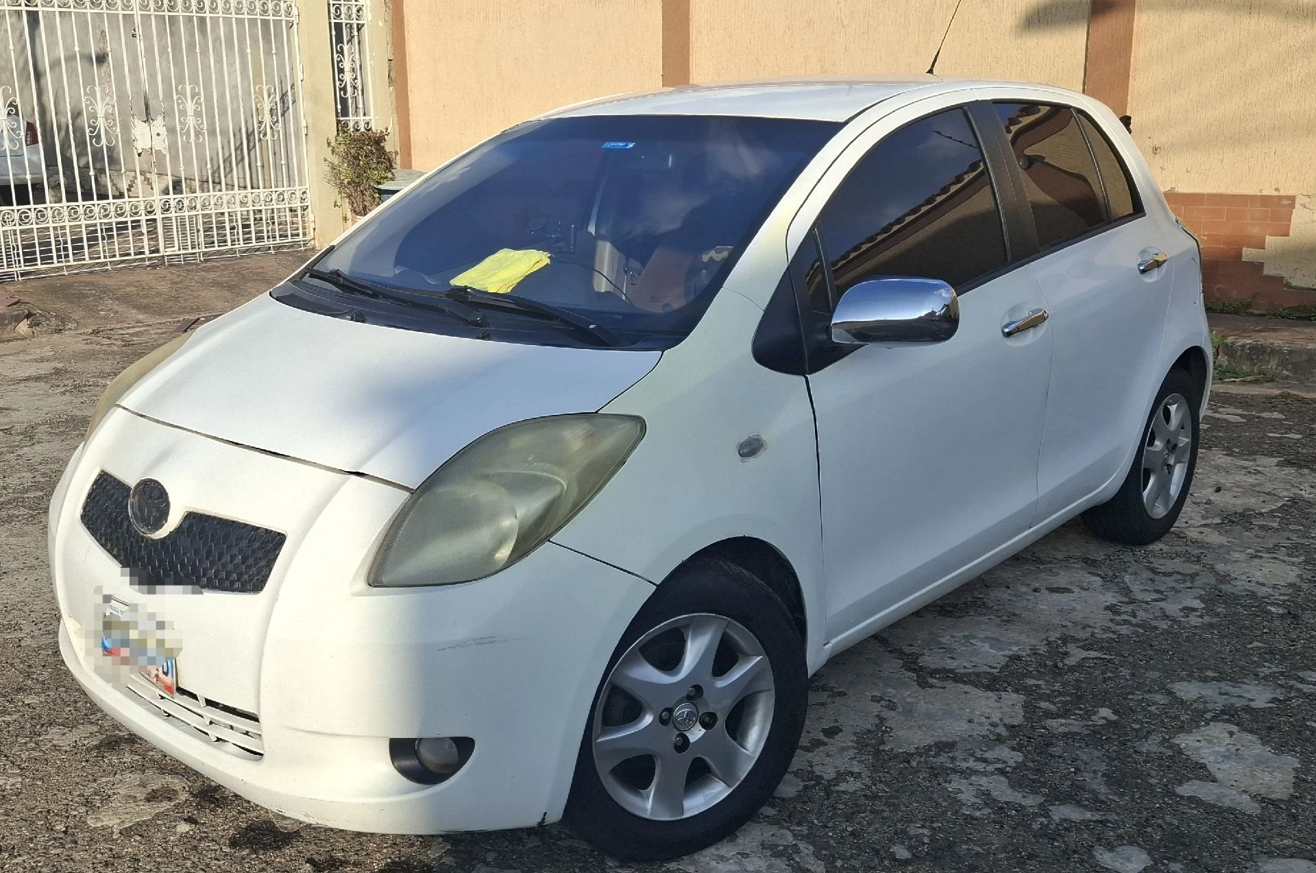 2008 Toyota Yaris Sport — photo 2