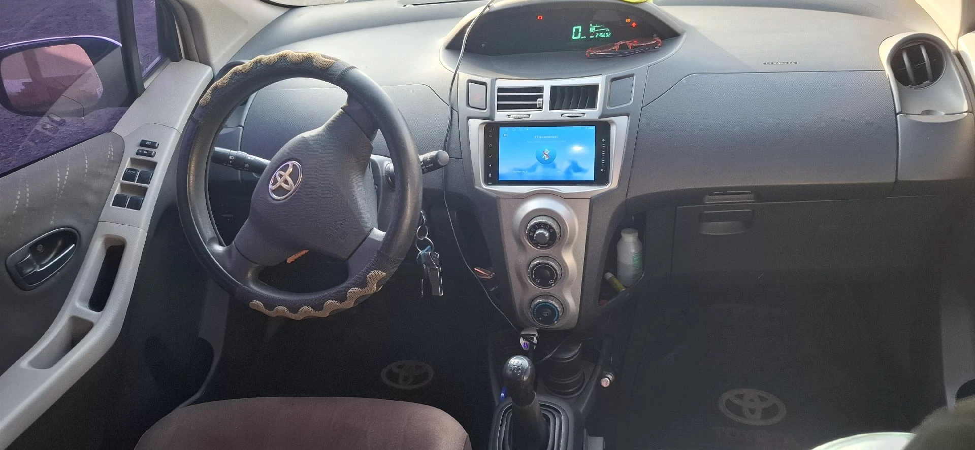 2008 Toyota Yaris Sport — photo 6