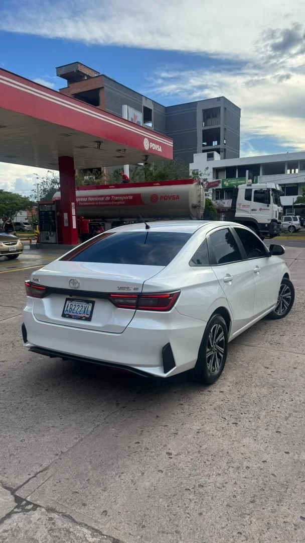 2023 Toyota Yaris Yaris E — photo 2