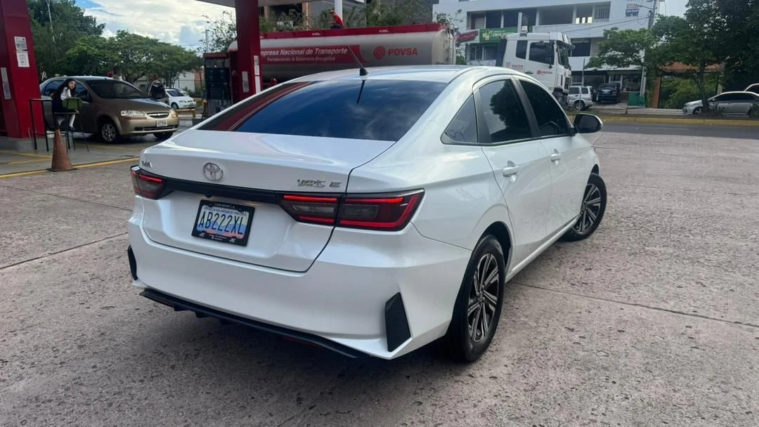 2023 Toyota Yaris Yaris E — photo 8