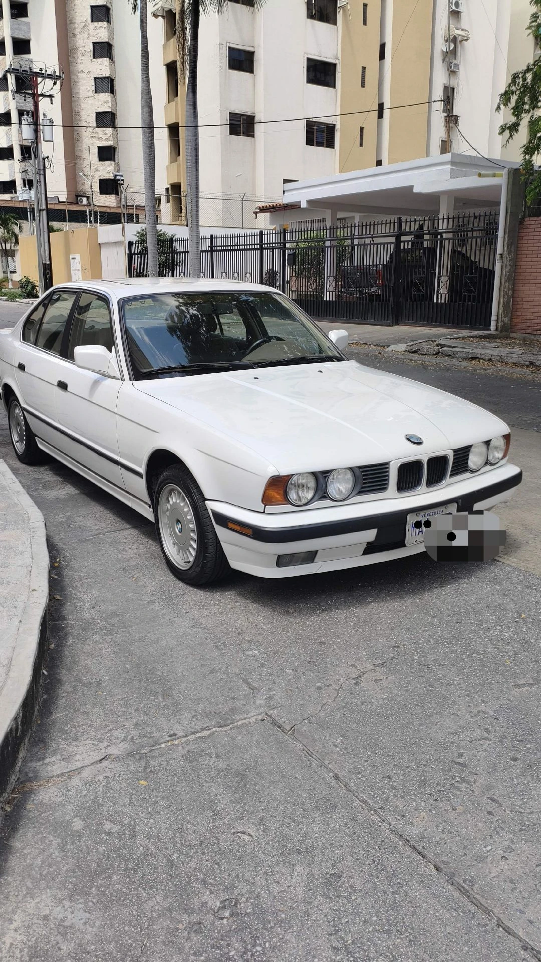 1993 BMW 528i Premium — photo 3