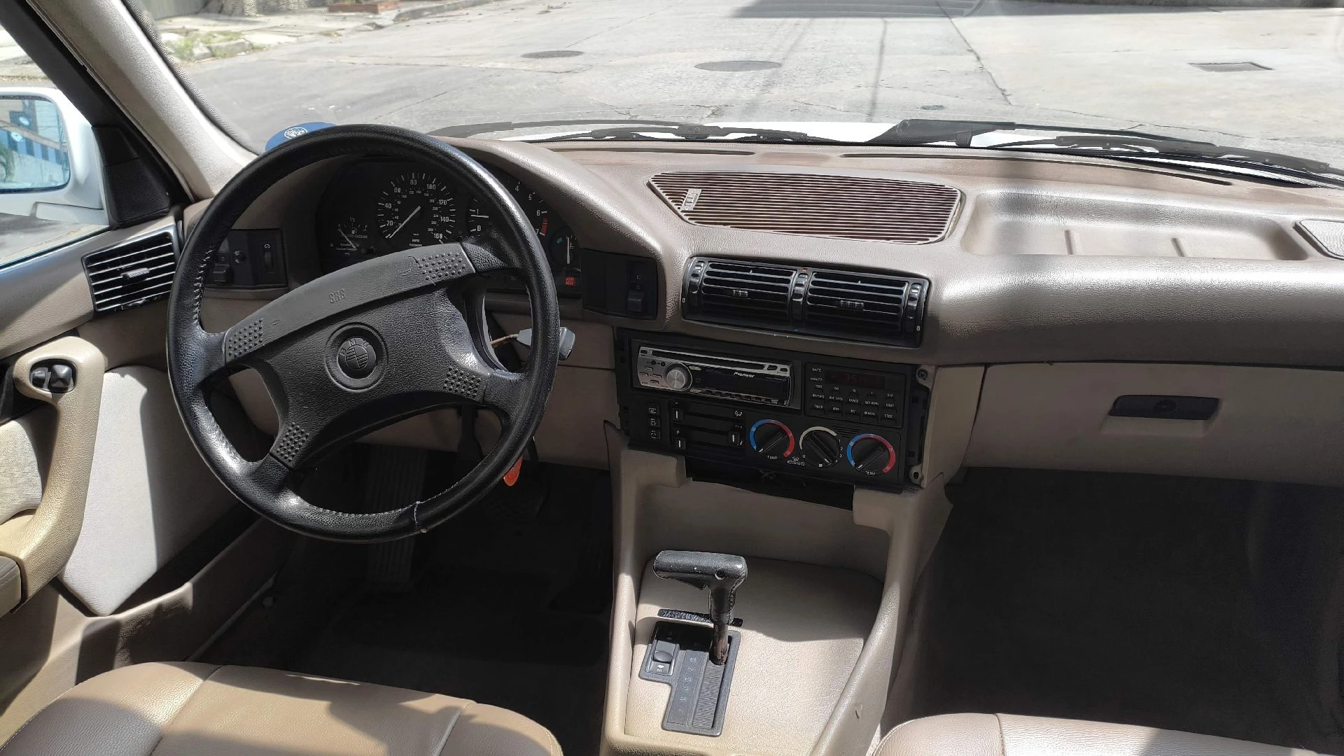 1993 BMW 528i Premium — photo 11