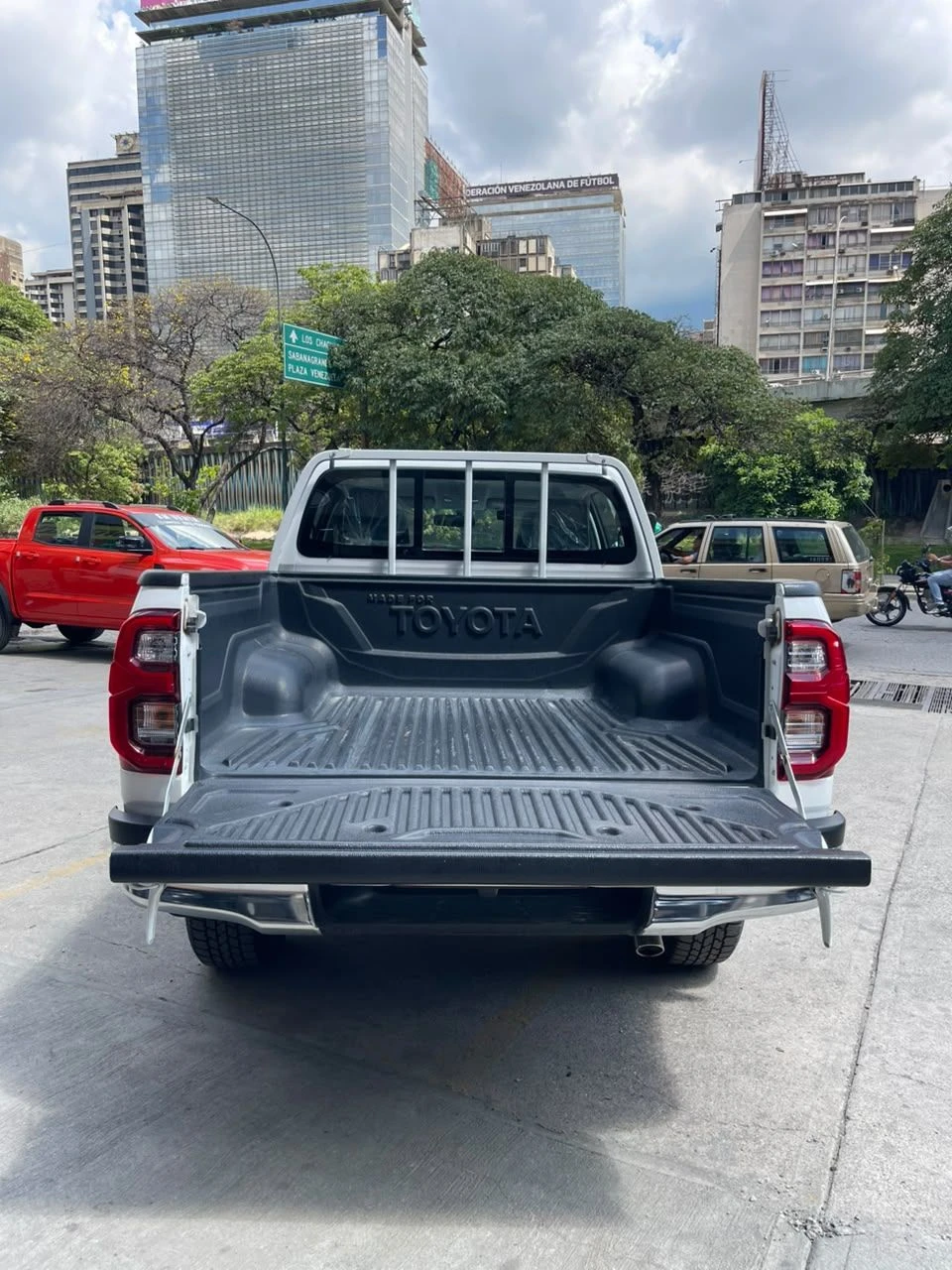 2026 Toyota Hilux SR5 4x4 Sincronica — photo 4