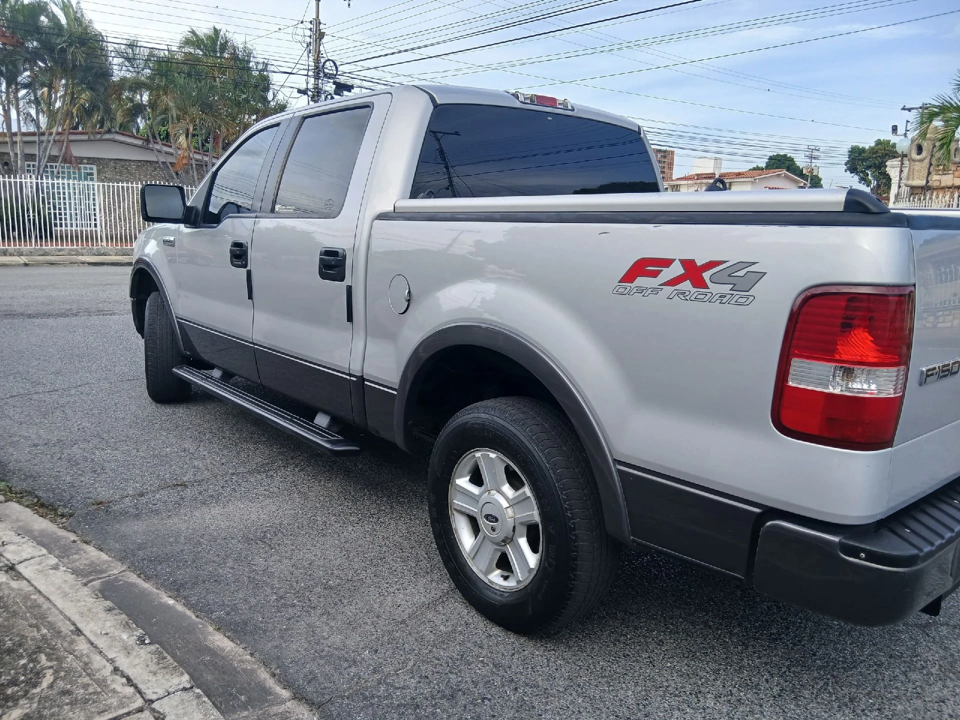 2005 Ford F-150 Premium — photo 3