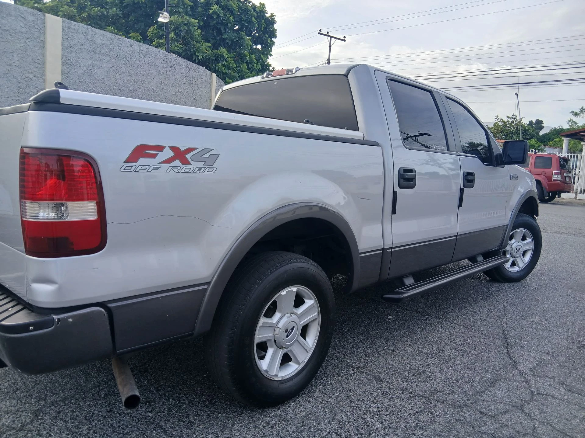2005 Ford F-150 Premium — photo 4