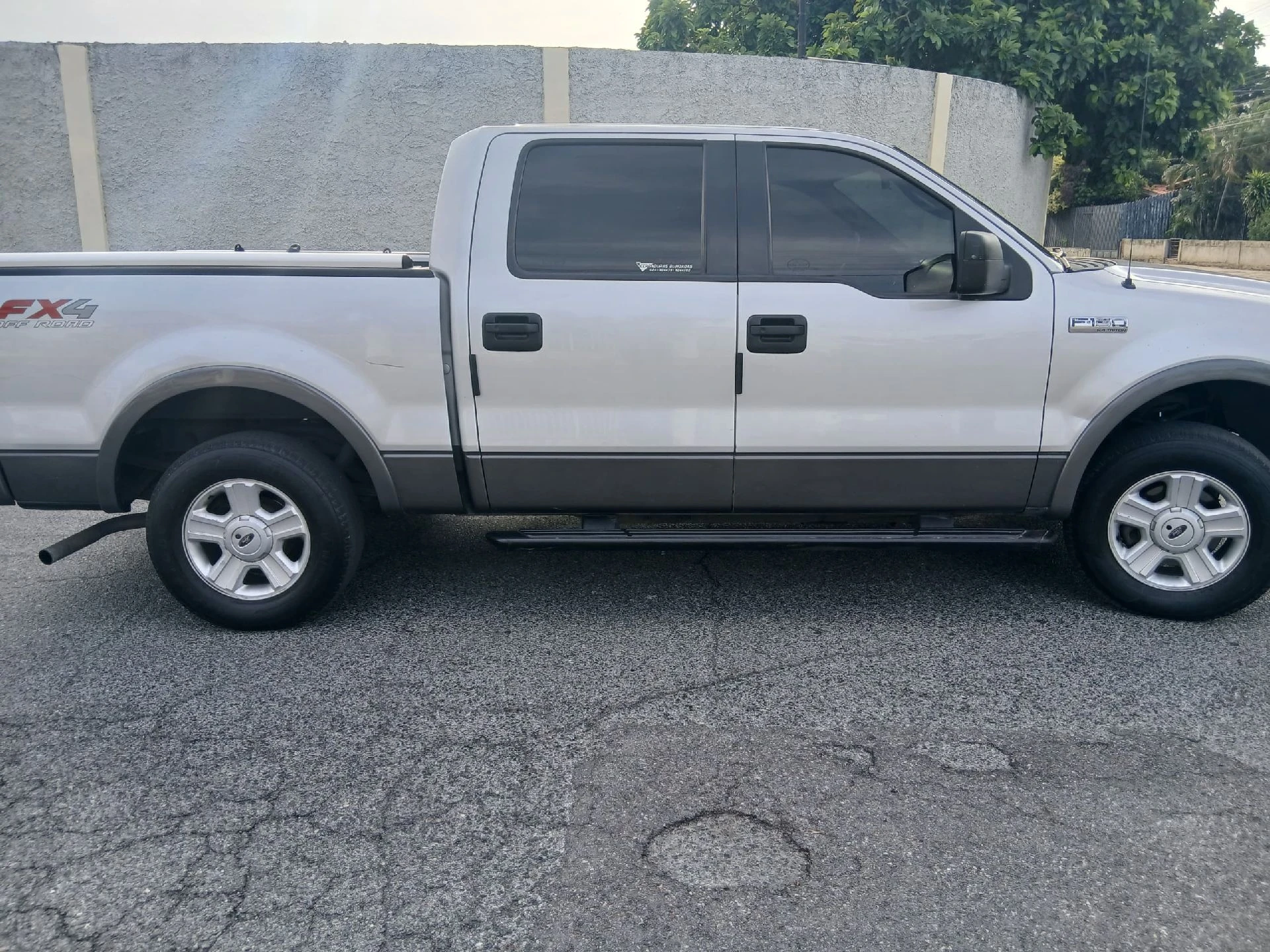 2005 Ford F-150 Premium — photo 5