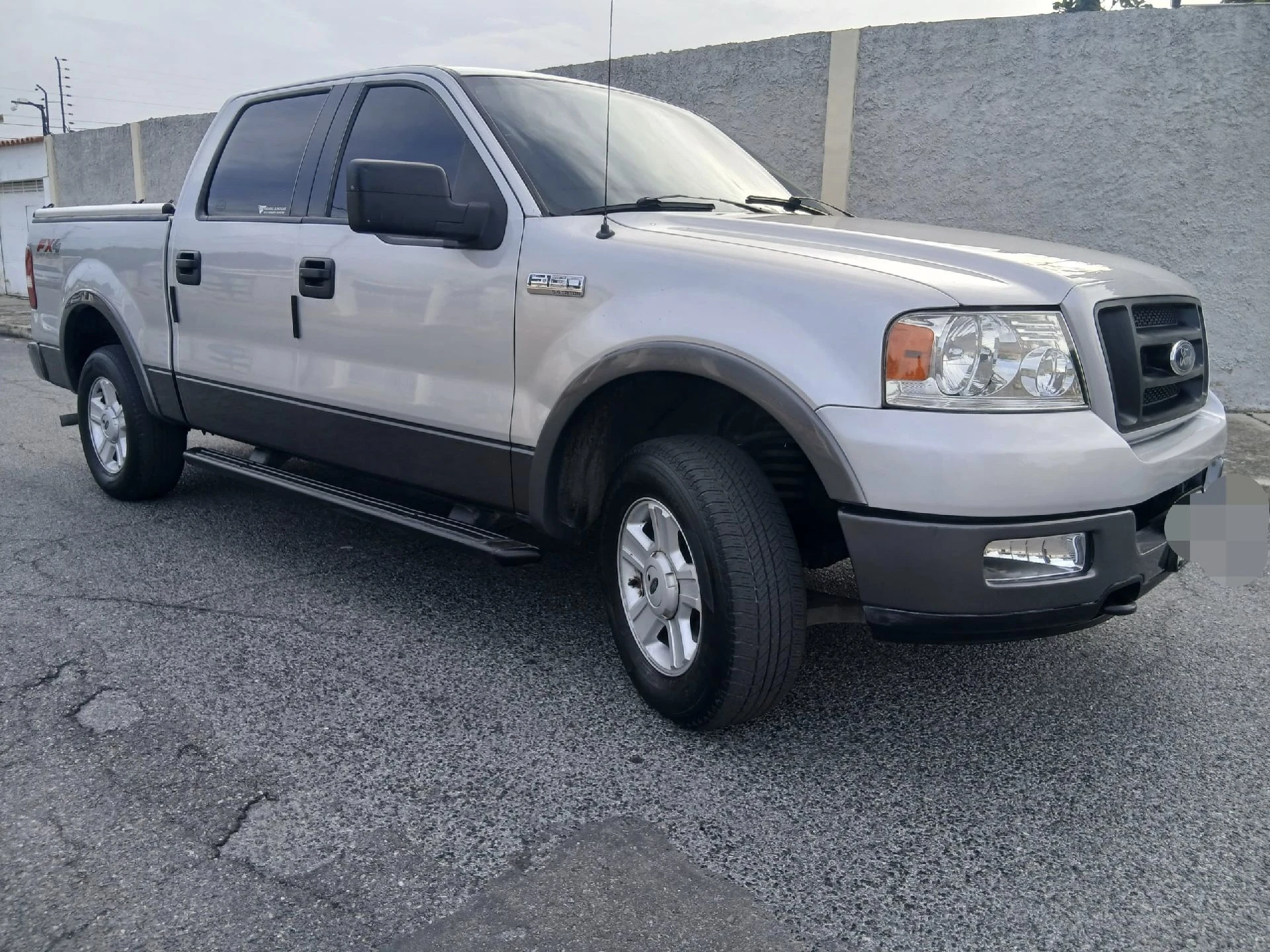2005 Ford F-150 Premium — photo 10