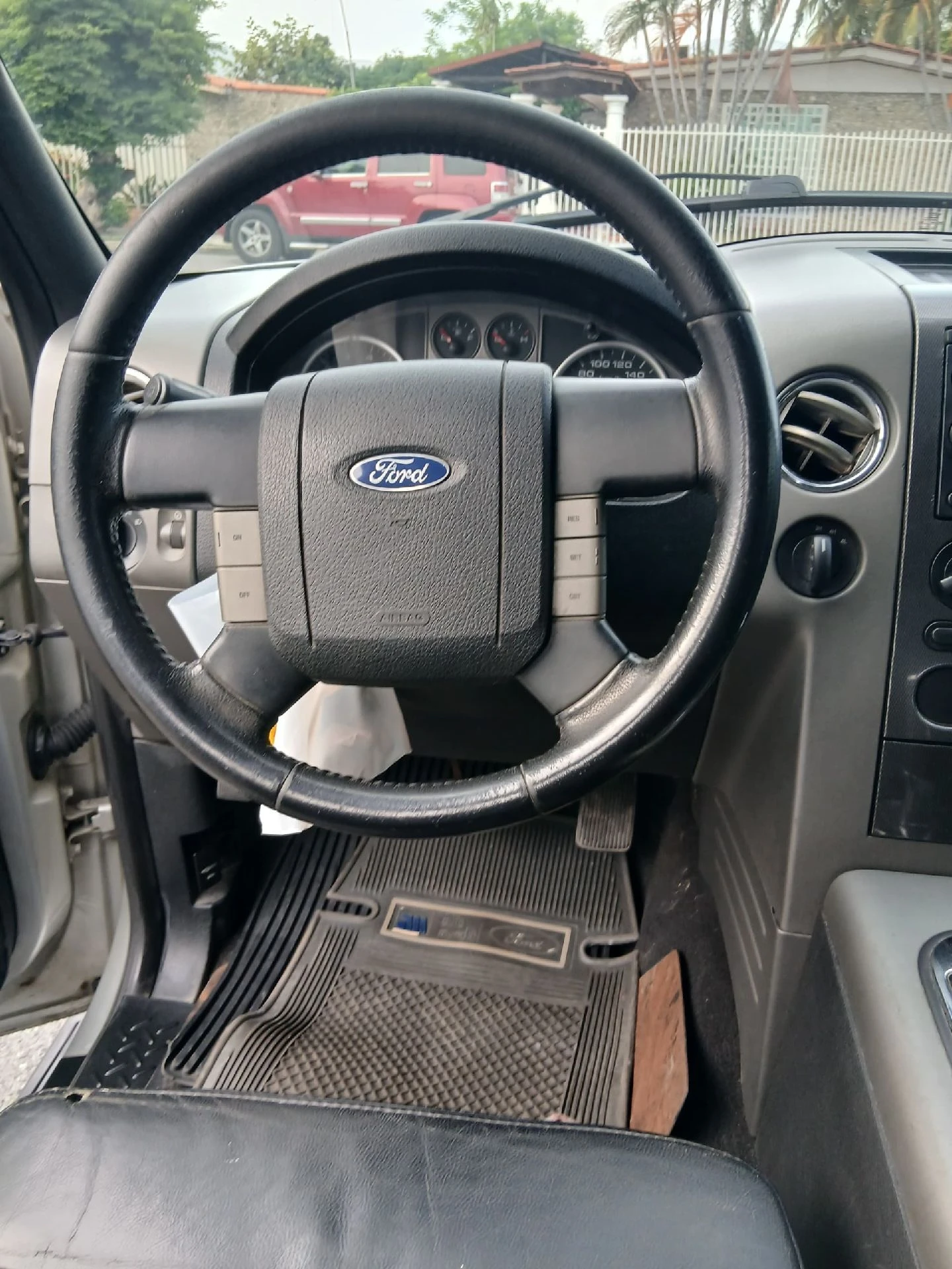 2005 Ford F-150 Premium — photo 12
