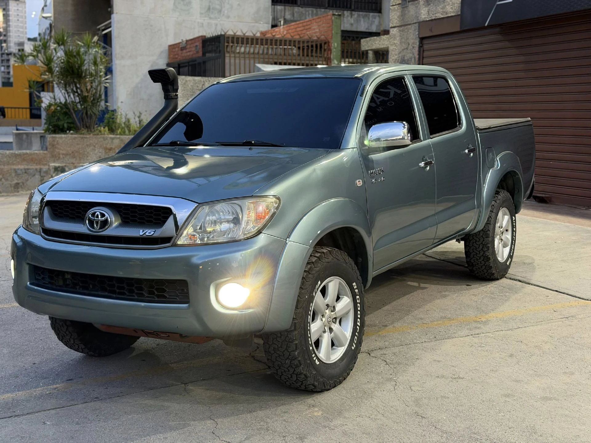 2010 Toyota Hilux V6 — photo 2